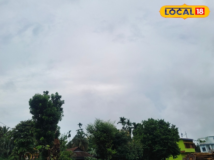 দক্ষিণ দিনাজপুরের আকাশ আংশিকভাবে মেঘলা থাকবে বলে আবহাওয়ার পূর্বাভাসে জানানো হয়েছে। তবে উত্তরবঙ্গের কোনও জেলাতেই শুক্রবার ঝেঁপে বৃষ্টির সম্ভাবনার কথা জানায়নি আবহাওয়া দফতর। কোনও কোনও জেলার আকাশ আংশিক মেঘে ঢাকা থাকলেও অধিকাংশ জেলার আকাশ পরিষ্কার থাকবে।