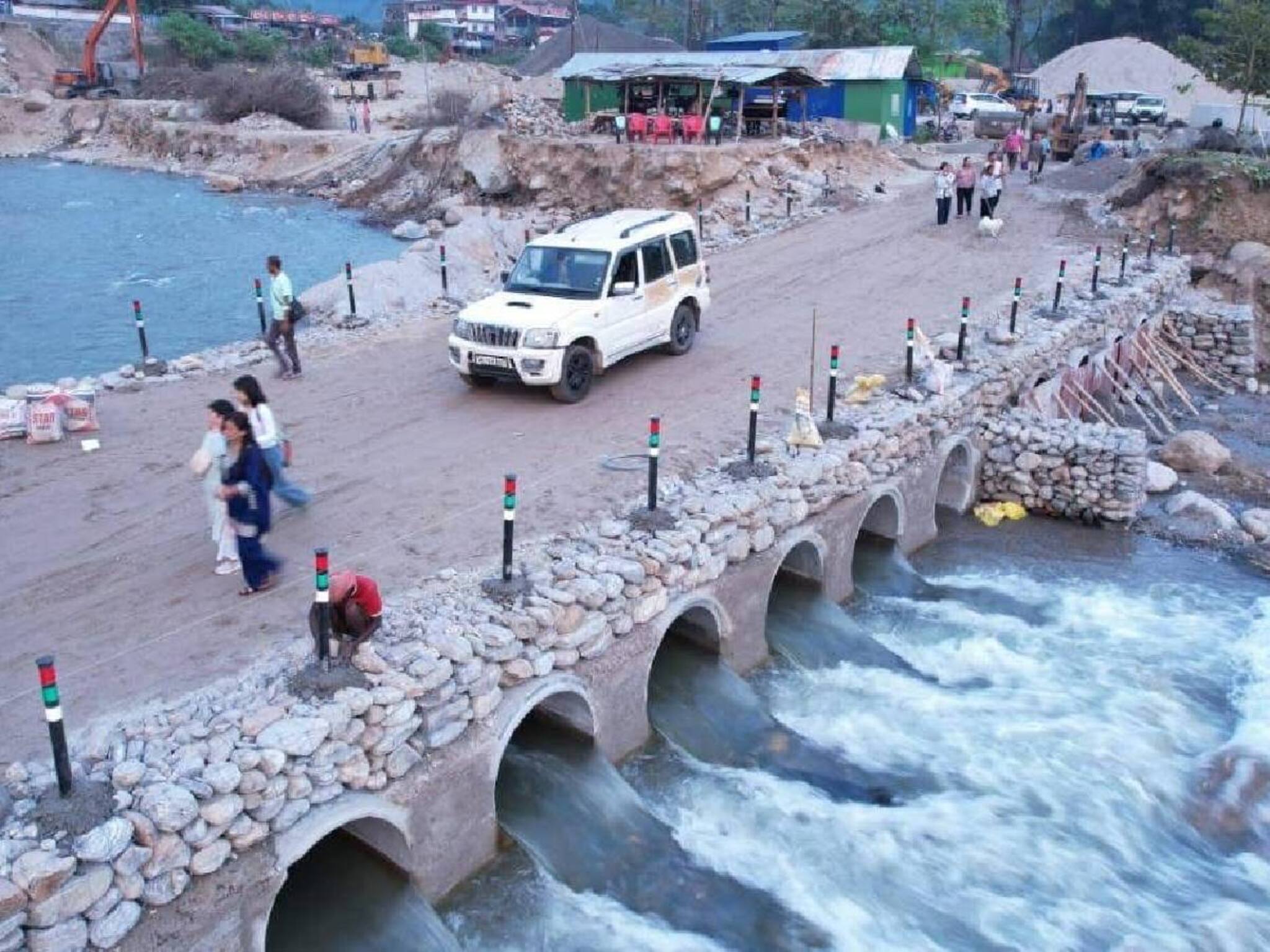 পর্যটকদের জন্য সুখবর ফের জুড় শিলিগুড়ি মিরিক, ১৬ দিনেই মেরামত হয়ে চালু হতে চলেছে দুধিয়ার সেতু!