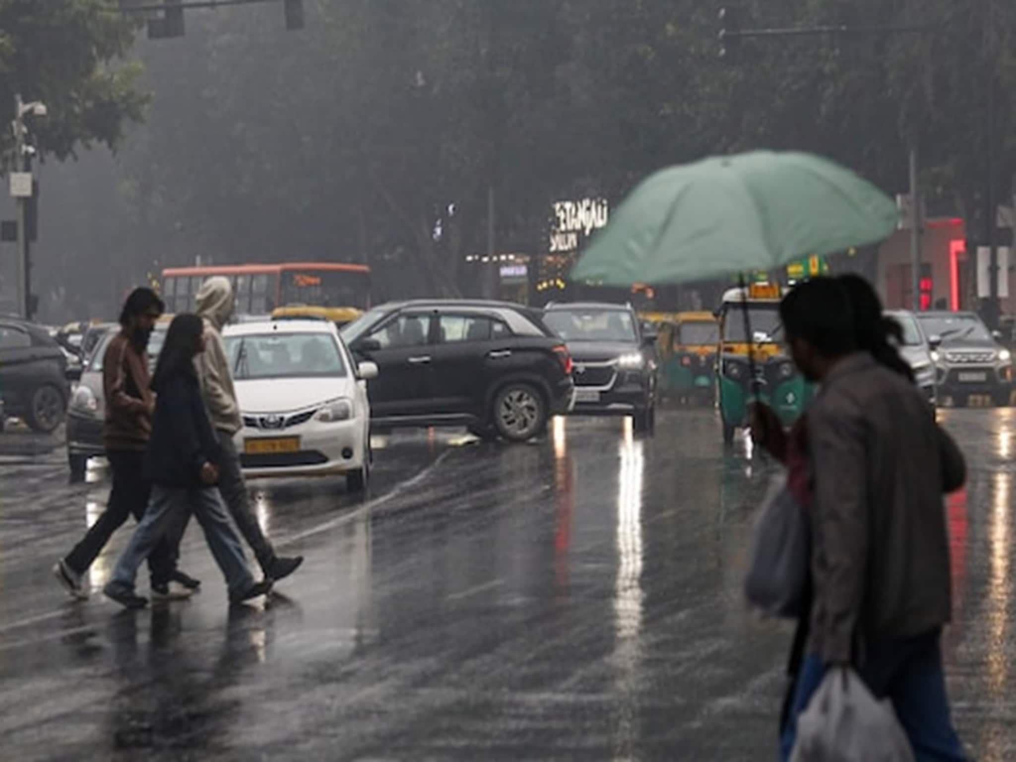West Bengal Weather Update: উত্তরবঙ্গে প্রবল বর্ষণের পূর্বাভাস ! ভিজবে দক্ষিণবঙ্গও, জেনে নিন আবহাওয়ার আপডেট