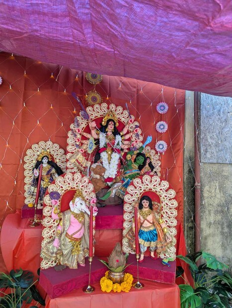 নর্থাম্পটনের একটি বাড়ির পুজো