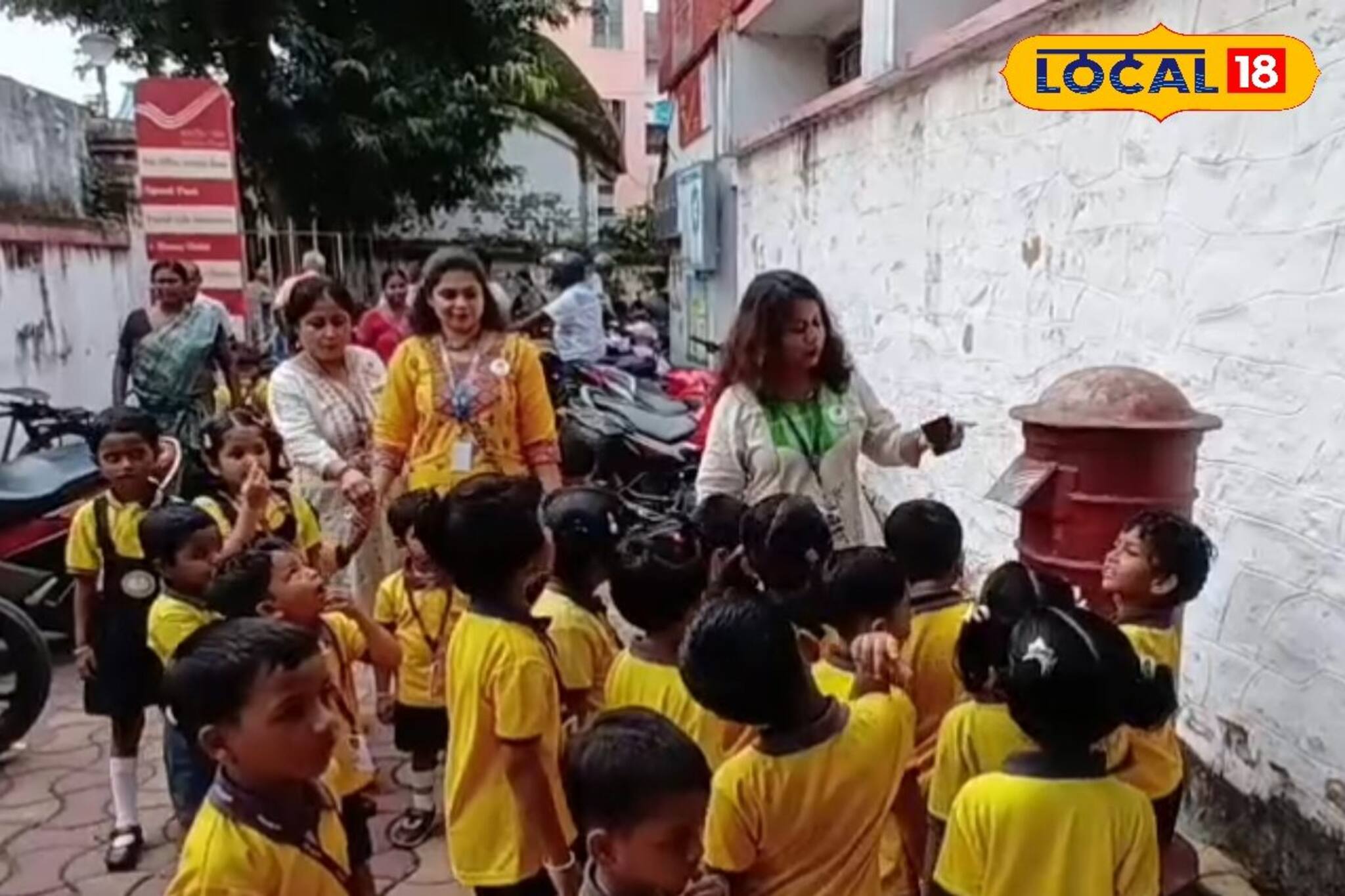 World Post Day 2025: ই-মেল, মেসেজের যুগেও দীর্ঘজীবী হোক ডাক পরিষেবা! জাতীয় ডাক দিবসে খুদে পড়ুয়াদের স্পর্শে ঝিমিয়ে পড়া ডাকবাক্সে নতুন প্রাণের সঞ্চার