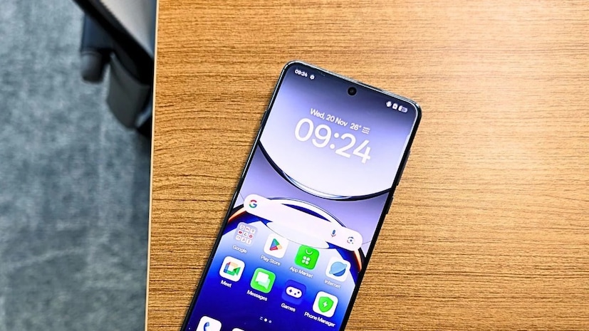 প্রিমিয়াম স্মার্টফোন সবার আয়ত্তে থাকে না। অতএব, কেউ যদি কখনও না কখনও একটি প্রিমিয়াম স্মার্টফোন কেনার কথা বিবেচনা করে থাকেন, তাহলে এটি একটি দুর্দান্ত সুযোগ হতে পারে। Oppo Find X8 Pro বর্তমানে Croma ওয়েবসাইটে একটি দুর্দান্ত ছাড়ে পাওয়া যাচ্ছে। নতুন Oppo Find X9 সিরিজ লঞ্চের আগে কোম্পানির এই ফ্ল্যাগশিপ ফোনটি উল্লেখযোগ্য ছাড়ে কেনা যাবে। ভারতে লঞ্চের সময় Oppo Find X8 Pro-এর দাম ছিল ৯৯,৯৯৯ টাকা। কিন্তু এখন, এটি Croma ওয়েবসাইটে মাত্র ৮৬,৯৯৯ টাকায় পাওয়া যাচ্ছে।