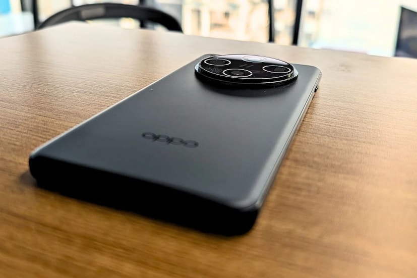 এর মানে হল গ্রাহকরা সরাসরি ১৩,০০০ টাকা ছাড় পাচ্ছেন। তাই, কেউ যদি একটি প্রিমিয়াম ক্যামেরা ফোন বা শক্তিশালী পারফরম্যান্স সহ একটি ফোন খুঁজে থাকেন, তাহলে এই ডিলটি দুর্দান্ত প্রমাণিত হতে পারে।