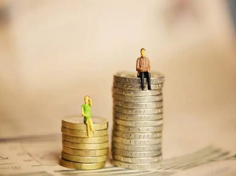 SCSS ৬০ বছর বা তার বেশি বয়সী প্রবীণ নাগরিকদের জন্য উপলব্ধ। এছাড়াও, ৫৫ থেকে ৬০ বছর বয়সী অবসর গ্রহণকারী ব্যক্তিরা অবসর গ্রহণের এক মাসের মধ্যে যোগদান করতে পারবেন এবং যাঁরা স্বেচ্ছায় অবসর গ্রহণ প্রকল্প (ভিআরএস) বেছে নেবেন তাঁরা ৫০ বছর বা তার বেশি বয়সে যোগদান করতে পারবেন।