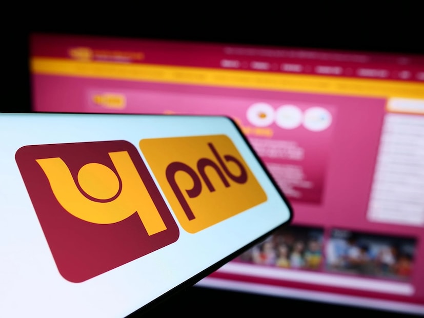৫. পঞ্জাব ন্যাশনাল ব্যাঙ্ক (PNB)PNB সম্প্রতি তার গ্রাহকদের জন্য উল্লেখযোগ্য ত্রাণ প্রদান করেছে। এখন, কোনও সেভিংস অ্যাকাউন্টে ন্যূনতম ব্যালেন্স না রাখার জন্য কোনও জরিমানা ধার্য করা হবে না।