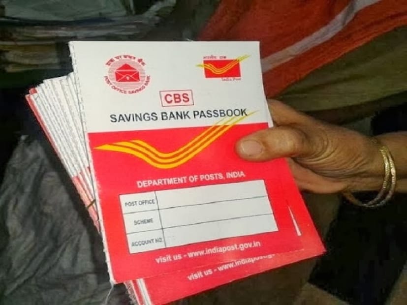 পাবলিক প্রভিডেন্ট ফান্ড (PPF)

আপনি পাবলিক প্রভিডেন্ট ফান্ড (PPF)-এ বিনিয়োগ করতে পারেন। এখানে ন্যূনতম ৫০০ টাকা এবং সর্বাধিক বছরে  ১.৫০ লক্ষ টাকা পর্যন্ত বিনিয়োগ করা যায়। বর্তমানে এই স্কিমে ৭.১০ শতাংশ সুদের হার দেওয়া হচ্ছে। এর মেয়াদ ১৫ বছর। এছাড়াও, আয়কর আইনের ধারা ৮০C-এর অধীনে এই বিনিয়োগে করছাড়ের সুবিধাও পাওয়া যায়।