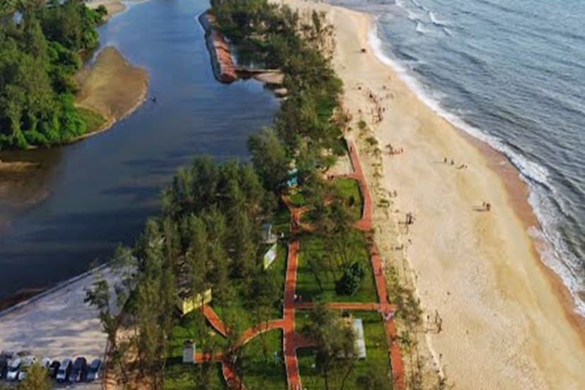 পাড়ুবিদরি বিচ, কর্ণাটক: দাগহীন বালি এবং শান্ত নীল জলের জন্য পরিচিত এই সৈকত প্রাকৃতিক সৌন্দর্য এবং পর্যটনের একটি নিখুঁত মিশ্রণ প্রদান করে।রাধানগর বিচ, আন্দামান ও নিকোবর দ্বীপপুঞ্জ: প্রায়শই সবচেয়ে সুন্দর বিচের মধ্যে এর নাম উঠে আসে, রাধানগর সৈকত তার সুন্দর জল এবং মনোমুগ্ধকর সূর্যাস্তের জন্য বিখ্যাত। 