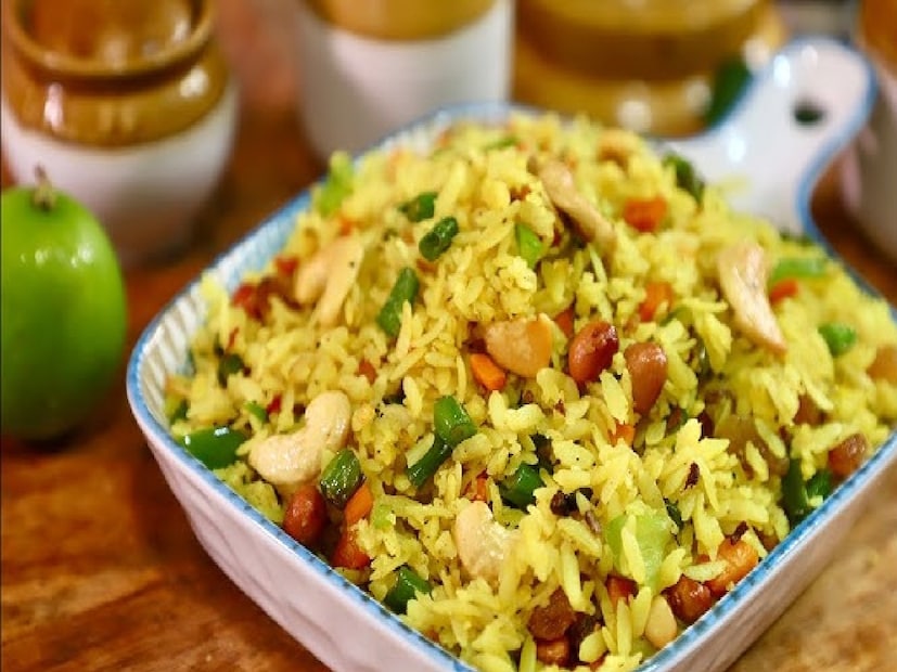 *পোহার কথা ভাবলেই প্রথমেই যে জিনিসটি মনে আসে তা হল মধ্যপ্রদেশ, বিশেষ করে ইনদওরের বিখ্যাত পোহা। মহারাষ্ট্র, গুজরাট এবং রাজস্থানে, পোহা বিভিন্ন ধরণের রান্না করা হয়, কখনও মিষ্টি এবং কখনও টক, কখনও মশলাদার।