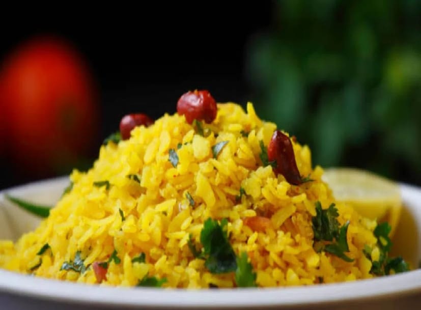 *প্রতিবার নরম এবং আর্দ্র পোহা তৈরি করতে পোহা সঠিকভাবে ধুয়ে বিশ্রামে রাখুন। একটি ছাঁকনিতে রাখুন, ঠান্ডা জল দিয়ে ঢেলে দিন এবং ৫-৭ মিনিটের জন্য রেখে দিন। ফলে এটি হালকা, নরম এবং তুলতুলে রাখবে।