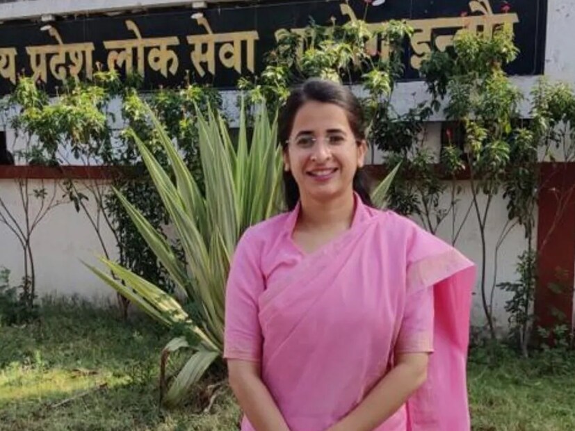 MPPSC-তে সাফল্য এবং পদমর্যাদার হ্যাটট্রিক:প্রিয়ল যাদব মধ্যপ্রদেশ রাজ্য পরিষেবা পরীক্ষা (MPPSC) টানা ৩ বার চমৎকার র&#x200d;্যাঙ্ক-সহ হ্যাটট্রিক করেছেন: পরীক্ষা    বছর    র&#x200d;্যাঙ্ক    নির্বাচিত পোস্ট: এমপিপিএসসি     ২০১৯    ১৯ তম    জেলা রেজিস্ট্রার এমপিপিএসসি     ২০২০    ৩৪ তম    সহকারী কমিশনার (সমবায় বিভাগ) , এমপিপিএসসি     ২০২১    ৬ষ্ঠ    ডেপুটি কালেক্টর বর্তমানে প্রিয়ল যাদব ইনদওরে জেলা রেজিস্ট্রার হিসেবে নিযুক্ত আছেন।