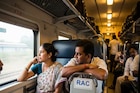 RAC সিটে মহিলা সঙ্গী, ১৫ ঘণ্টার যাত্রা এক স্মরণীয় বন্ধুত্বে পরিণত হল