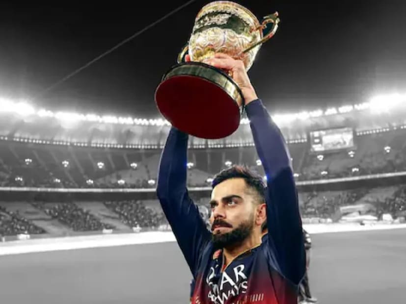 : শেষ মরশুমের আইপিএলে চ্যাম্পিয়ন হয়েছে রয়্যাল চ্যালেঞ্জার্স বেঙ্গালুরু৷ আর নতুন মরশুমে নাকি মালিক বদল হতে চলেছে৷  বিরাট কোহলি তাঁর কেরিয়ার শুরু করেছিলেন রয়্যাল চ্যালেঞ্জার্স বেঙ্গালুরু (আরসিবি) দিয়ে। সময় বদলেছে এবং ফ্র্যাঞ্চাইজি মালিকরাও বদলেছেন, কিন্তু আরসিবির সঙ্গে কোহলির সম্পর্ক অটুট রয়েছে। এখন, খবর আসছে যে আরসিবি আবার বিক্রির জন্য প্রস্তুত। কিন্তু জানেন কি আরসিবি-র নতুন মালিক হওয়ার দৌড়ে কারা সবচেয়ে এগিয়ে আছে? CNBC TV18 এক্সক্লুসিভ সূত্রে যা খবর পেয়েছে তা চমকপ্রদ৷