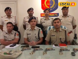 রঘুনাথগঞ্জে সাংবাদিক বৈঠকে জঙ্গিপুর জেলা পুলিশ সুপার অমিত কুমার সাউ 