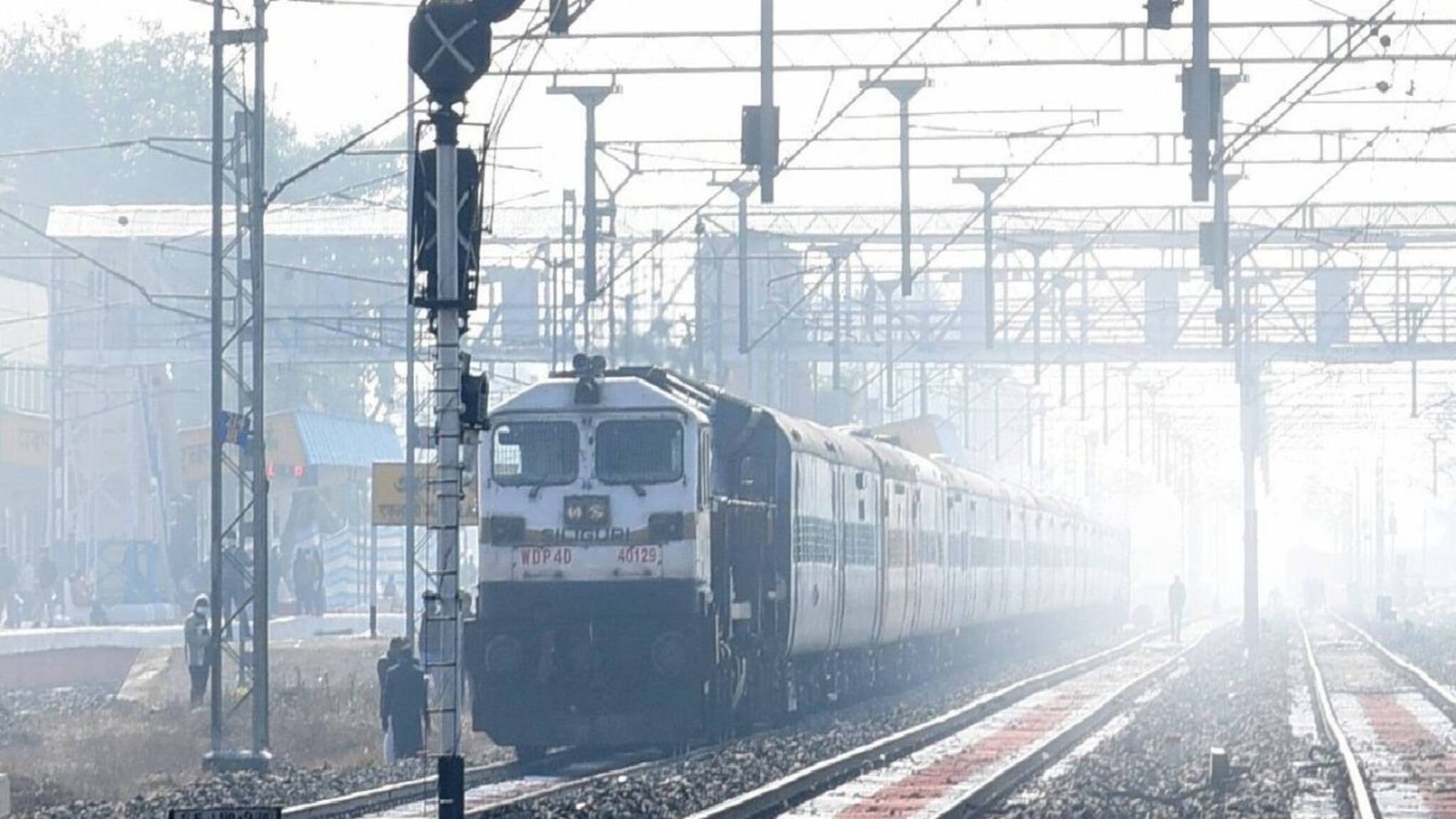 Indian Railways: সপ্তাহব্যাপী ট্রেন বাতিল, বহু ট্রেন চলবে ঘুরপথে, কিছু ট্রেনের বদলাচ্ছে রুট! দুর্ভোগ এড়াতে দেখুন তালিকা