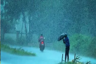 ফের ধেয়ে আসছে তীব্র বজ্রবিদ্যুৎ-সহ ঝড়বৃষ্টি! কোন কোন জেলা তোলপাড়? জানুন লেটেস্ট আপডেট
