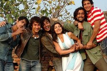 সবাই ভেবেছিলেন ফ্লপ হবে, মুক্তির পরে পেল ৪৯টা পুরস্কার ! আমির খানের কোন ছবি বলতে পারবেন?