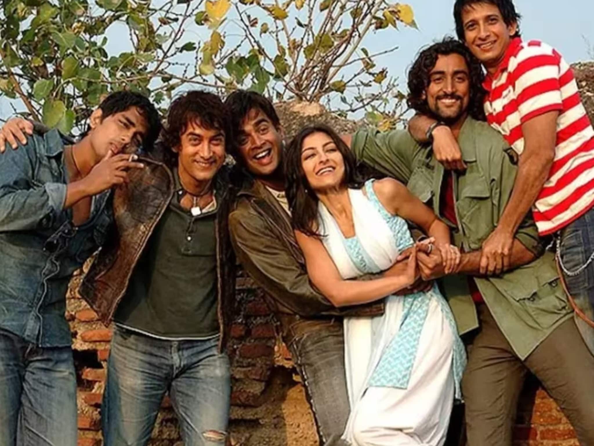 সবাই ভেবেছিলেন ফ্লপ হবে, মুক্তির পরে পেল ৪৯টা পুরস্কার ! আমির খানের কোন ছবি বলতে পারবেন?