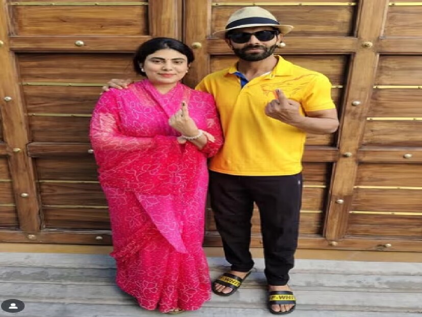 এরপর তিনি বিজেপিতে যোগ দেন। এর আগে, রিভাবা কর্নি সেনার মহিলা শাখার প্রধান হিসেবে দায়িত্ব পালন করতেন। রিভাবা জাদেজা বিধায়ক হওয়ার আগে থেকেই নারীর ক্ষমতায়নের জন্য কাজ করতেন। শ্রী মাতৃশক্তি চ্যারিটেবল ট্রাস্ট নামে তার একটি এনজিওও রয়েছে। রিভাবা প্রবীণ কংগ্রেস নেতা হরি সিং সোলাঙ্কির আত্মীয়। আইপিএল চলাকালীন রিভাবা তার স্বামী রবীন্দ্র জাদেজাকে উৎসাহিত করতে বেশ কয়েকবার স্টেডিয়ামে এসেছেন। নির্বাচনের সময় রবীন্দ্র জাদেজা তাঁর স্ত্রীর হয়ে জোর প্রচারণা চালিয়েছিলেন।