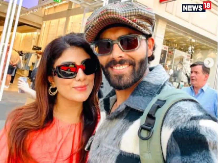 রিভাবা জাদেজার বাবা একজন সফল ব্যবসায়ী। রিভাবা জাদেজার জন্ম ৫ সেপ্টেম্বর, ১৯৯০। তাঁর বাবা হরদেব সিং সোলাঙ্কি একজন সফল ব্যবসায়ী। রিভাবার মা প্রফুল্ল সোলাঙ্কর ভারতীয় রেলওয়েতে কর্মরত। রিভাবা গুজরাতের রাজকোটের আত্মীয় ইনস্টিটিউট অফ টেকনোলজি অ্যান্ড সায়েন্সে মেকানিক্যাল ইঞ্জিনিয়ারিং নিয়ে পড়াশোনা করেছেন। একটি পার্টিতে রবীন্দ্র জাদেজার সঙ্গে তাঁর প্রথম দেখা হয়। তবে, রিভাবা এবং রবীন্দ্র জাদেজার বোন নয়না ভাল বন্ধু ছিলেন। নয়নার মাধ্যমেই জাদেজা এবং রিভাবার বন্ধুত্ব হয় এবং এই বন্ধুত্ব অবশেষে প্রেম এবং বিয়েতে পরিণত হয়। তাঁরা দুজনেই বেশ কয়েক বছর ধরে ডেট করেন এবং তারপর বিয়ে করে।