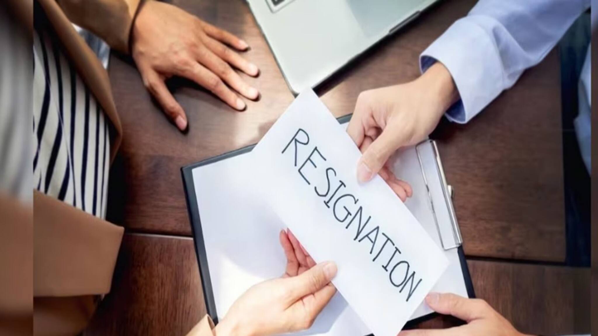 Resignation Letter:  'টার্গেট বাড়ে, মাইনে বাড়ে না!' চাকরি ছাড়ার আগে বস-কে লিখলেন কর্মী, ভাইরাল পদত্যাগ পত্র