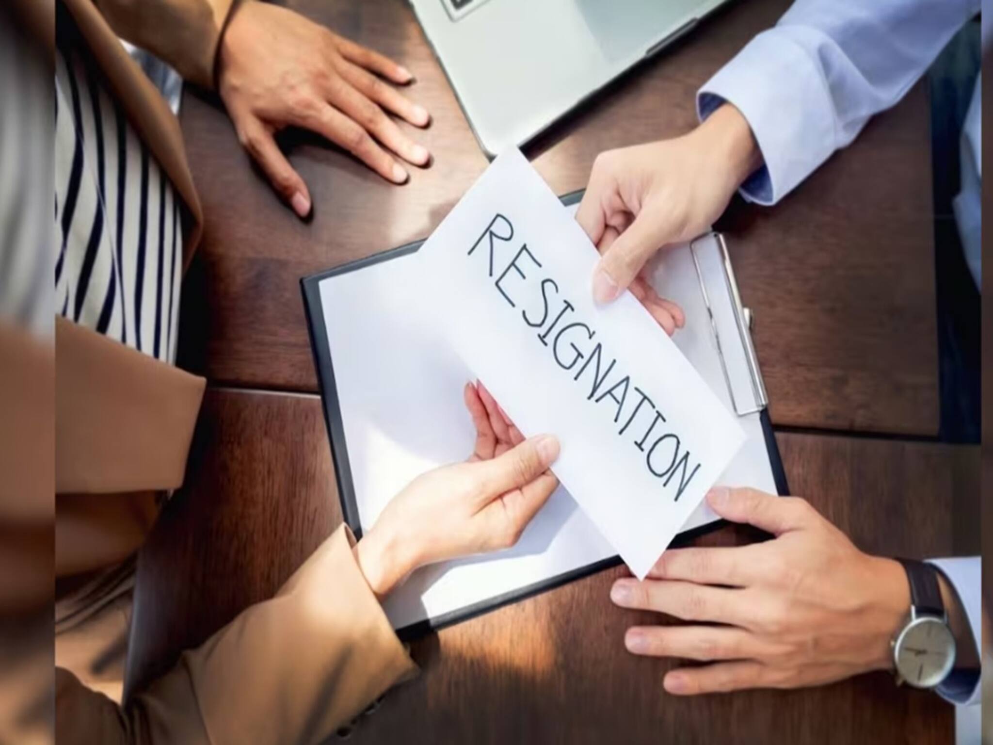 Resignation Letter:  'টার্গেট বাড়ে, মাইনে বাড়ে না!' চাকরি ছাড়ার আগে বস-কে লিখলেন কর্মী, ভাইরাল পদত্যাগ পত্র