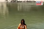 গলায় জড়ানো মালা, পোশাক কই? বিকিনি পরেই গঙ্গাস্নান বিদেশিনীর, ভিডিও দেখে 'থ' নেটদুনিয়া