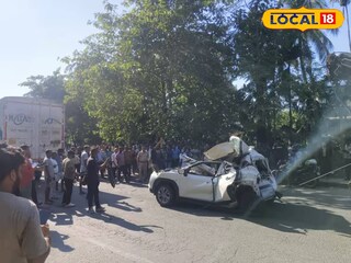 দুমড়েমুচড়ে যাওয়া গাড়ি