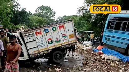 যাত্রীবাহী বাস ও পিকআপ ভ্যানের সংঘর্ষ যাত্রীবাহী বাস ও পিকআপ ভ্যানের সংঘর্ষ