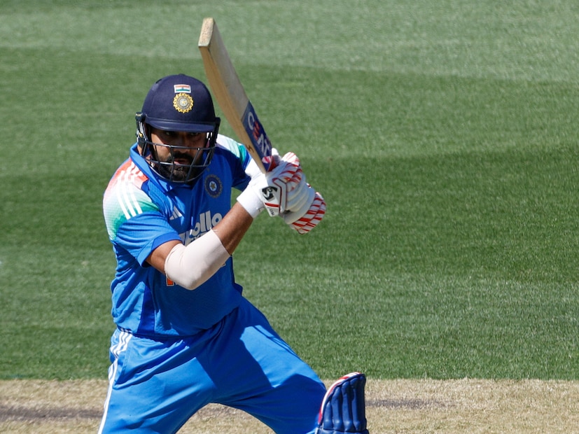 অস্ট্রেলিয়ার বিরুদ্ধে ওয়ানডে সিরিজের আগে ৭৪৩ রেটিং পয়েন্ট নিয়ে দ্বিতীয় স্থানে ছিলেন রোহিত শর্মা। এর পরই সিরিজে তিনি সেরা নির্বাচিত হন। আর তার পরই শীর্ষস্থান দখল করলেন ভারতীয় দলের প্রাক্তন অধিনায়ক। 