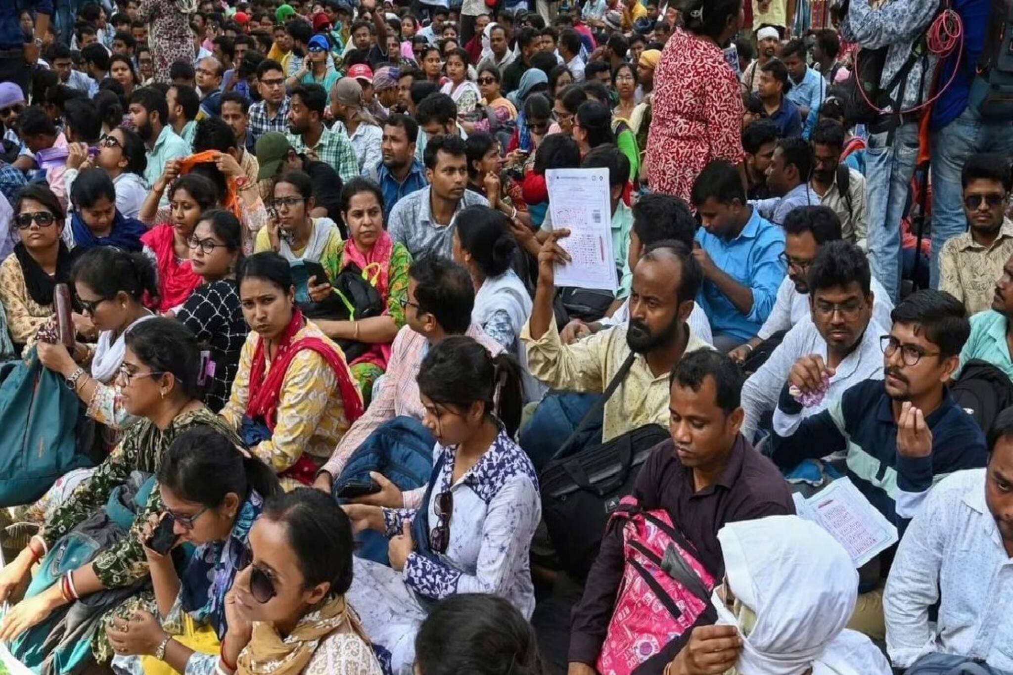 'আরও বৃহত্তর আন্দোলনে যাব!' বিকাশ ভবনের বাইরে একাদশ-দ্বাদশের নতুন চাকরিপ্রার্থীদের বিক্ষোভ