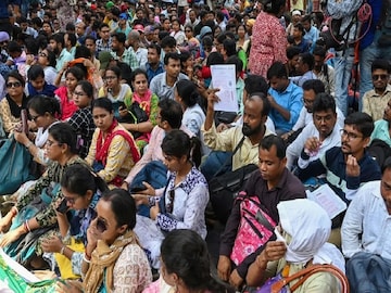 বুধ থেকেই শুরু হতে হচ্ছে প্রাথমিক শিক্ষক নিয়োগ প্রক্রিয়া! সরকারি চাকরির সুবর্ণ সুযোগ বুধ থেকেই শুরু হতে হচ্ছে প্রাথমিক শিক্ষক নিয়োগ প্রক্রিয়া! সরকারি চাকরির সুবর্ণ সুযোগ