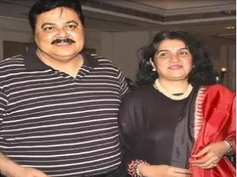 খবর অনুসারে, মধু শাহ পেশায় একজন ডিজাইনার যিনি সর্বদা জনসাধারণের দৃষ্টি থেকে দূরে থাকতেই পছন্দ করেন। স্বামী বিখ্যাত হলেও মধু সৃজনশীল সাধনা এবং ব্যক্তিগত জীবনে মন দেন, প্রচারের আলোয় তিনি কখনই আসেননি।