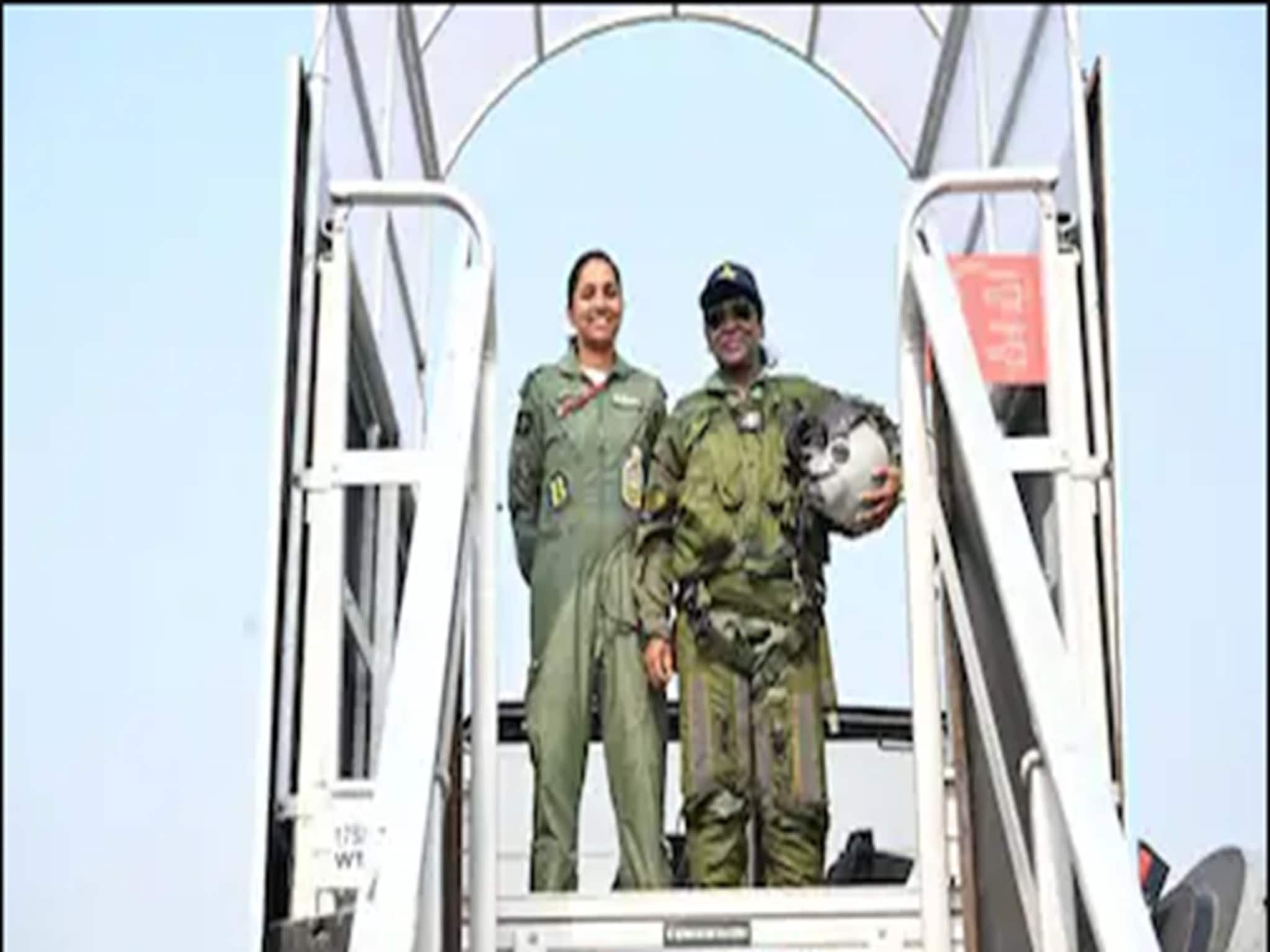 রাফাল যুদ্ধবিমানে সওয়ার হলেন রাষ্ট্রপতি দ্রৌপদী মুর্মু! দেখুন ভিডিও