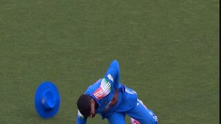 ফিল্ডিং করতে গিয়ে চোট পান শ্রেয়স আইয়ার৷ 