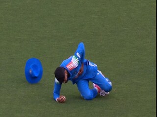 ফিল্ডিং করতে গিয়ে চোট পান শ্রেয়স আইয়ার৷ 