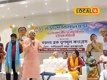 বিজয়া সম্মেলনীতে মন্ত্রী শোভনদেব চট্টোপাধ্যায়ের গান