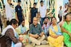 আগরতলা পৌঁছেই পুলিশ-তৃণমূল তুমুল বচসা! বিমানবন্দরেই বাইরে বসে পড়লেন কুণাল-সায়নীরা