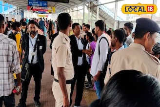 কালো কোট পরা ওরা গিজগিজ করছে, খপাখপ ধরা পড়ছে, উপচে গেল টাকার ভান্ডার, লাখ-লাখ ইনকাম