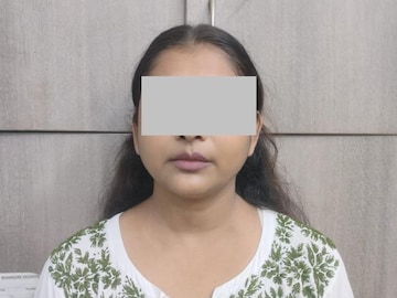 বড়বাজার থেকে গ্রেফতার বাংলার টেলিভিশন অভিনেত্রী  রূপা দত্ত বড়বাজার থেকে গ্রেফতার বাংলার টেলিভিশন অভিনেত্রী  রূপা দত্ত