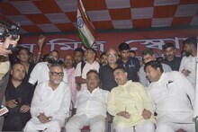 সন্তোষ মিত্র স্কোয়ারের পুজোর বিসর্জনে বিজেপির পতাকা ছিল না, কিন্তু আবহ ছিল পুরো রাজনৈতিক