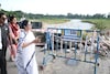 দুর্গতদের ত্রাণ এবং খাদ্য সামগ্রী পৌঁছে দিচ্ছে প্রশাসন, আগামী সপ্তাহে আবার উত্তরে মমতা