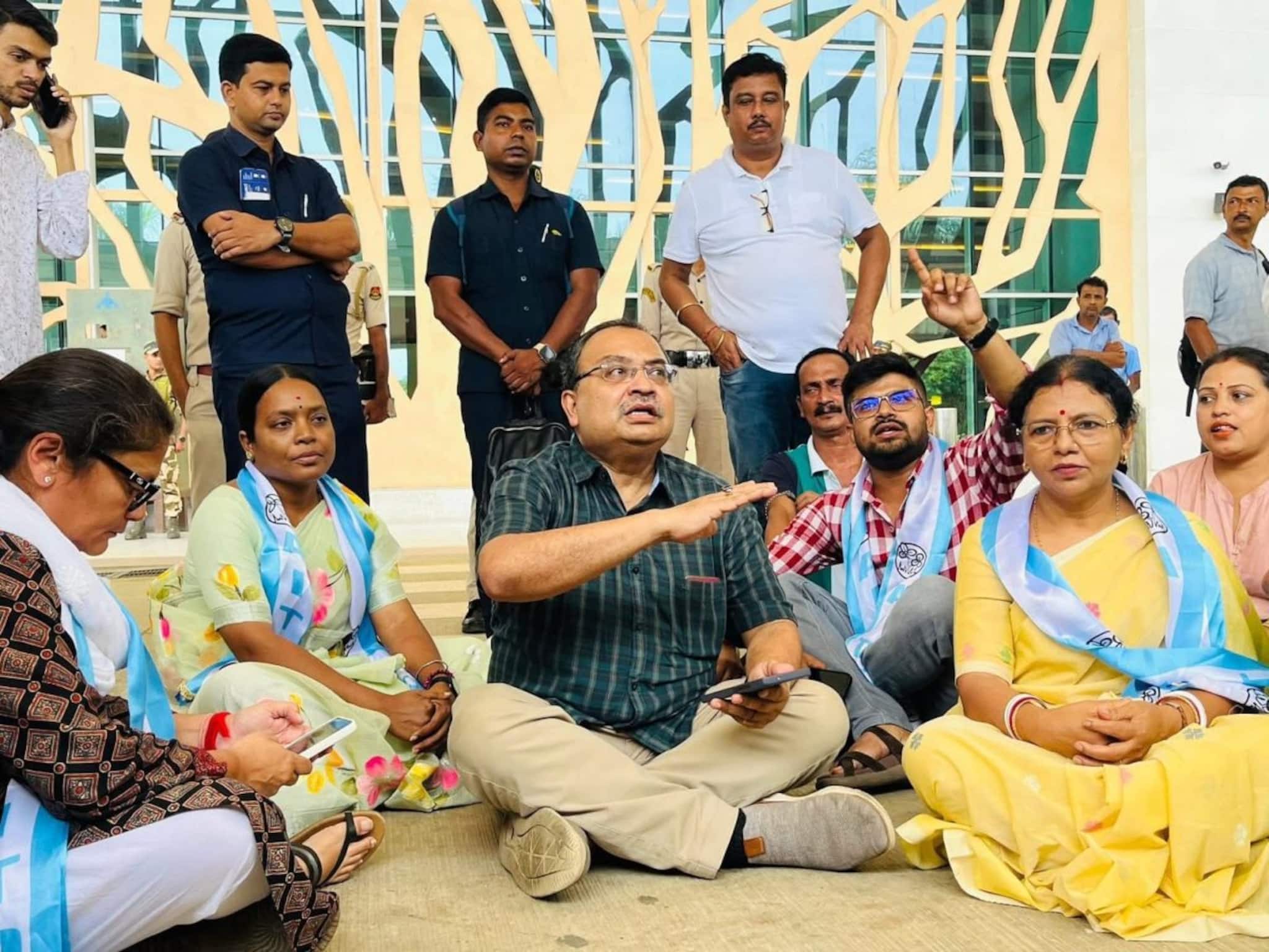 TMC In Tripura: ত্রিপুরায় পার্টি অফিসে ভাঙচুর! এবার রাজ্যপালের সঙ্গে দেখা করতে চায় প্রতিনিধি দল, ডিজি-র সঙ্গেও দেখা