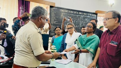 * থানা থেকে রাজভবন দিনভর ত্রিপুরায় চাপ তৈরির চেষ্টায় তৃণমূল * থানা থেকে রাজভবন দিনভর ত্রিপুরায় চাপ তৈরির চেষ্টায় তৃণমূল