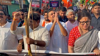 নাগরাকাটায় হামলার ঘটনার প্রতিবাদে তীর ধনুক হাতে পথে বিজেপি নেতৃত্ব