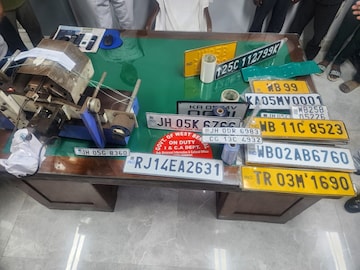 ভুয়ো নাম্বার প্লেট চক্রের পর্দাফাঁস, কলকাতা থেকে ৮ জন গ্রেপ্তার