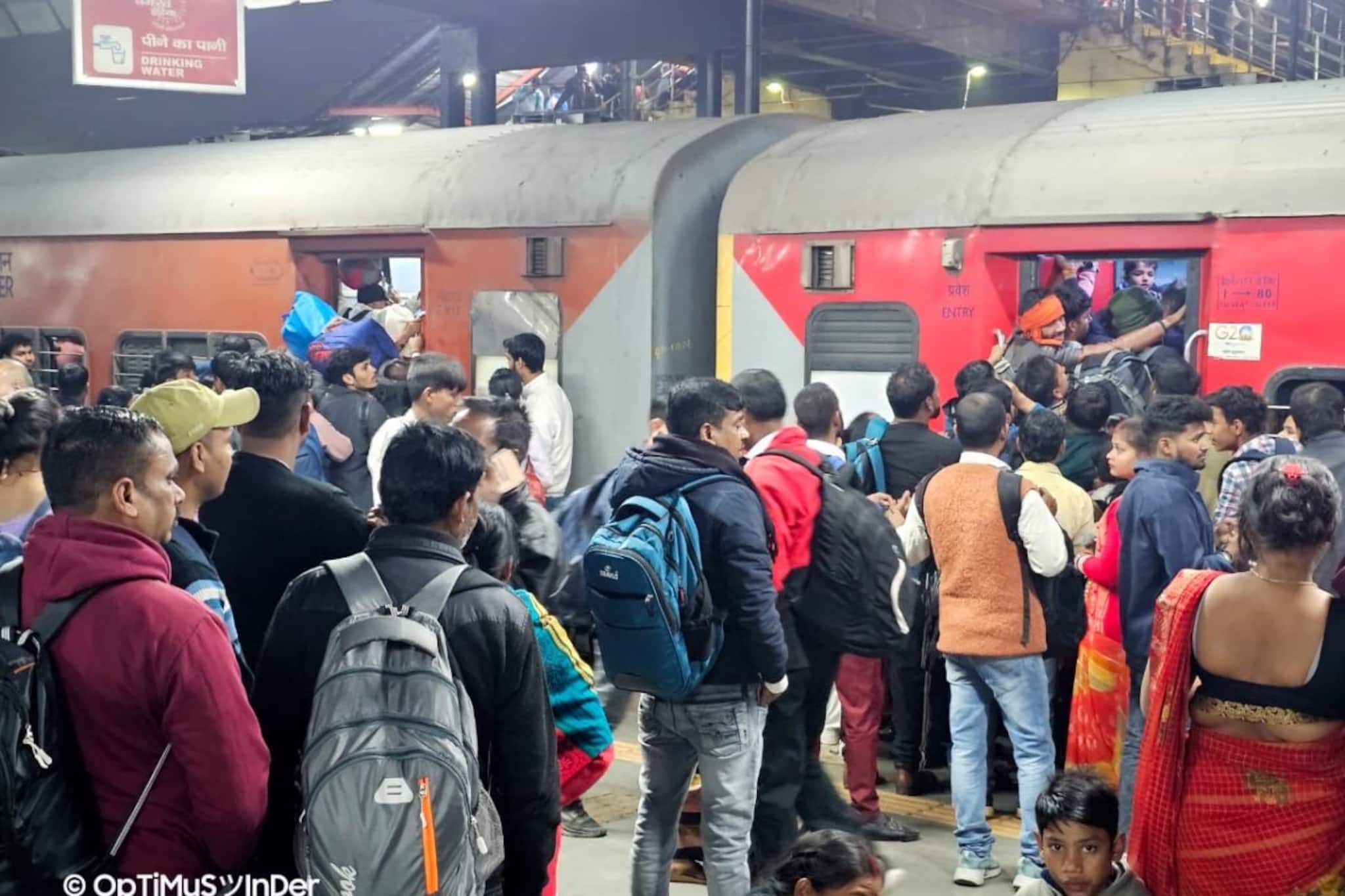 ওভারব্রিজে ভাঙতে হবে না সিঁড়ি! প্রবীণ ও অসুস্থদের জন্য সুবিধে! ঢেলে সাজছে আসানসোল স্টেশন