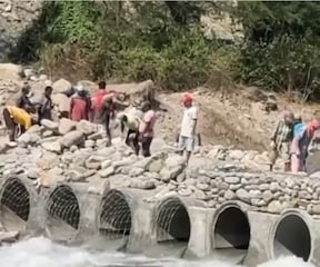 * শেষের পথে কাজ, শীঘ্রই পুনরায় যোগাযোগ চালু হবে দুধিয়া-মিরিকের * শেষের পথে কাজ, শীঘ্রই পুনরায় যোগাযোগ চালু হবে দুধিয়া-মিরিকের