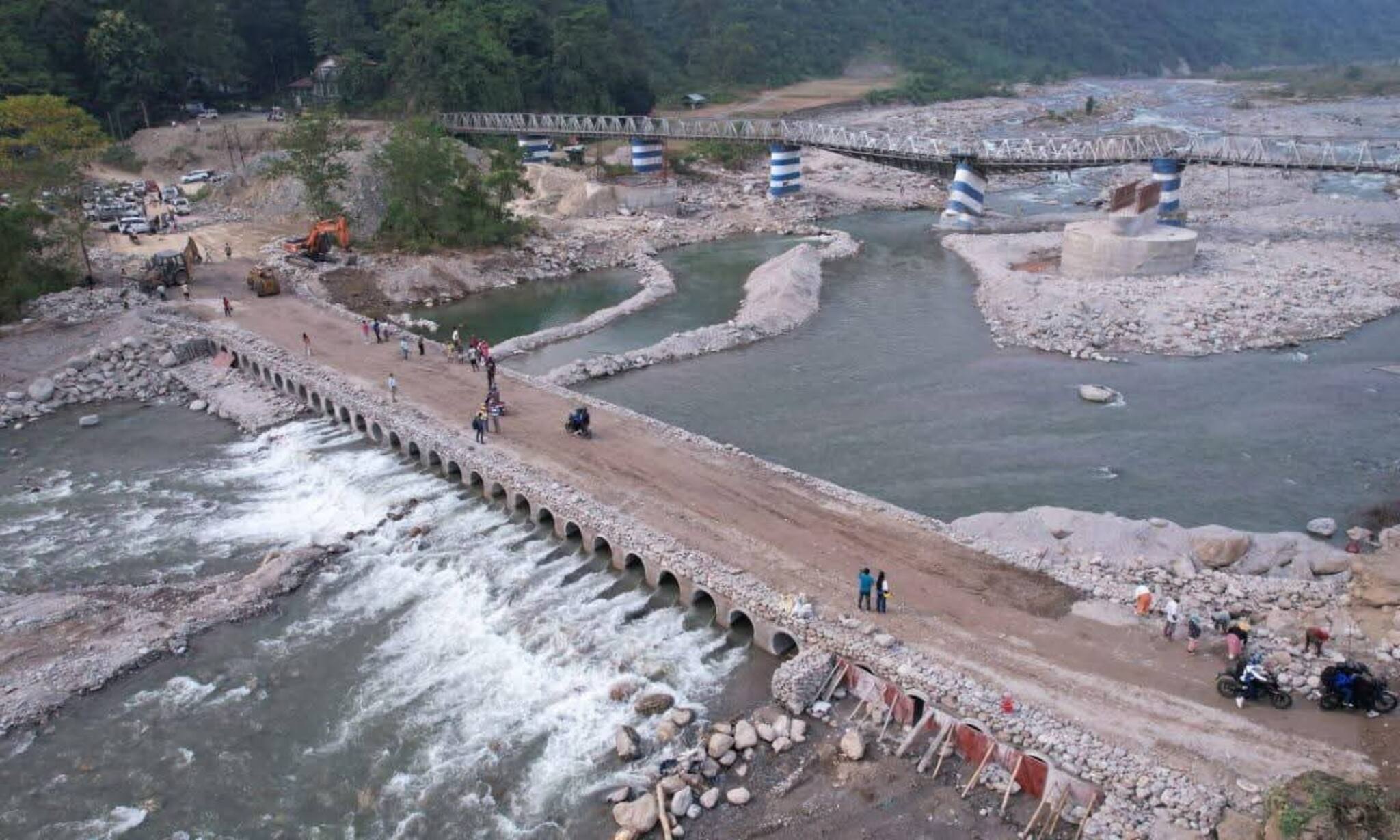 North Bengal News: হিউম পাইপ ব্রিজ নির্মাণ শেষ! শিলিগুড়ি থেকে মিরিক যোগাযোগে আর রইল না বাধা, ১৫ দিনেই ম্যাজিক দেখাল পূর্ত দফতর!