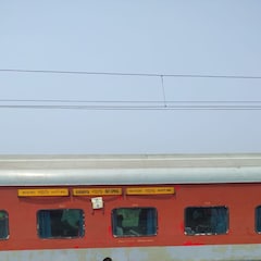 * ভীড় সামলে, যাত্রী পরিষেবা দিয়ে খুশি উত্তর পূর্ব সীমান্ত রেল * ভীড় সামলে, যাত্রী পরিষেবা দিয়ে খুশি উত্তর পূর্ব সীমান্ত রেল