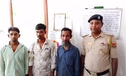 * ফের গ্রেফতার অবৈধ বাংলাদেশী  * ফের গ্রেফতার অবৈধ বাংলাদেশী